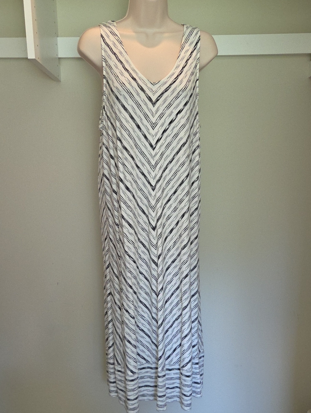 J. Jill White and Black V‑Neck Chevron Maxi Dress